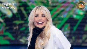 Ilary Blasi conduce L'isola dei famosi - Ininsubria