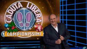 Gerry Scotti alla conduzione di "Caduta Libera Campionissimi"