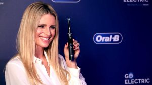 Michelle Hunziker posa per l'evento Oral B