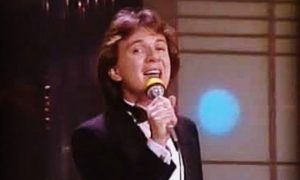 Pupo pubblica su Instagram una foto del 1983 al Festival di Sanremo